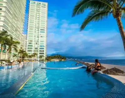 Peninsula Puerto Vallarta 22C